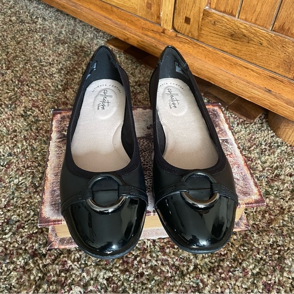 Clarks Ultimate Comfort Collection Black Flats size 8.5 - Picture 1 of 7